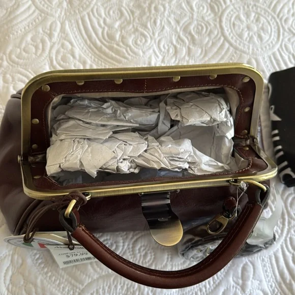 ✨HP✨ NWT Gianni Conti Melania handbag - Picture 12 of 15